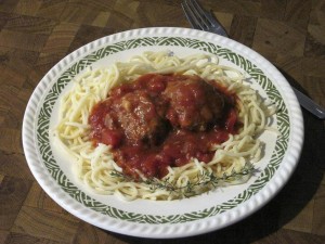 Hackbällchen in feuriger Tomatensoße