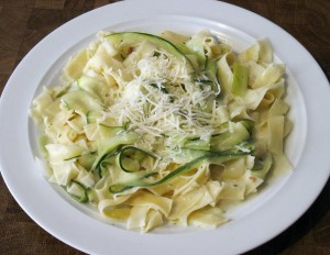 Zucchini-Bandnudeln